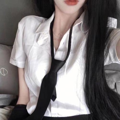 赤裸羔羊